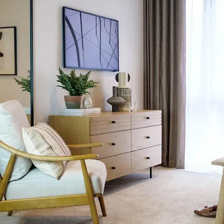 Апартаменты 21 Hudson Quarter Luxury Apartments-free Parking 1 Car